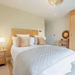 5 Bed In Otley Oc-95414 Holiday home *