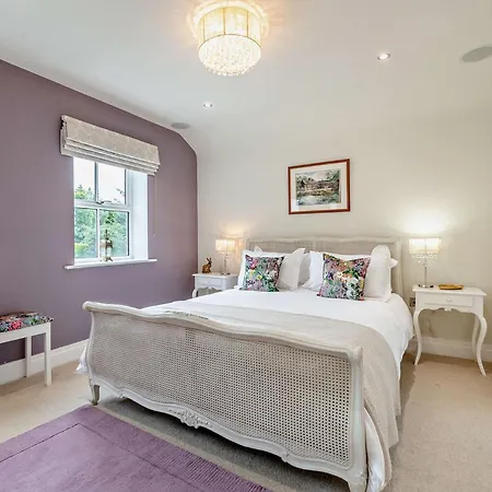 5 Bed In Harrogate 95414 Дом отдыха *