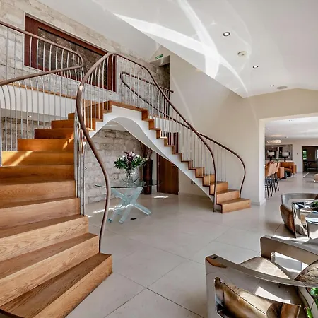 5 Bed In Harrogate 95414 Дом отдыха *