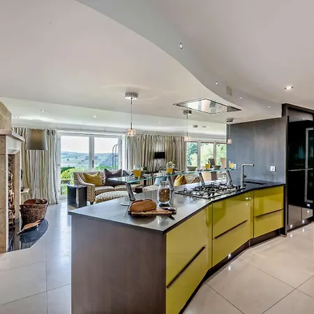 5 Bed In Otley Oc-95414 *