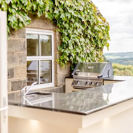 5 Bed In Otley Oc-95414 *