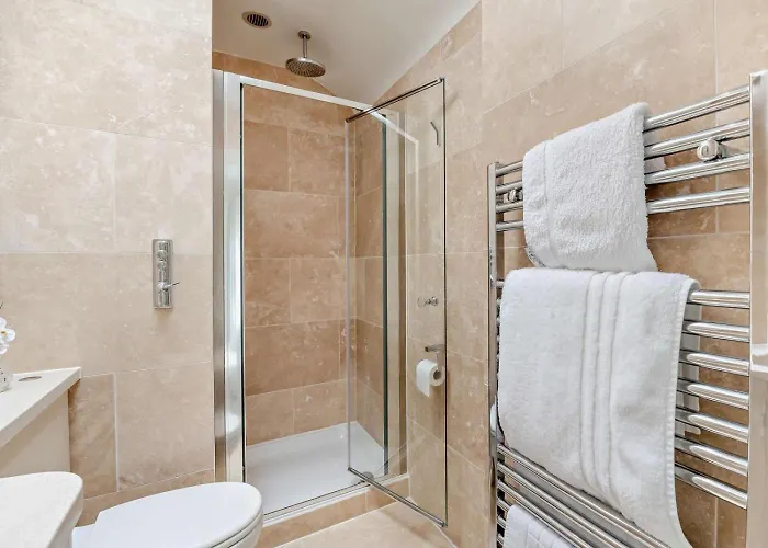 5 Bed In Otley Oc-95414 *