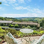5 Bed In Otley Oc-95414 Holiday home Fewston